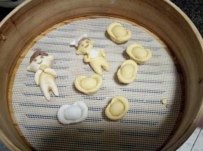 又做了一个带帽的仔仔年糕。
