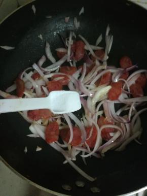 加入食盐调味。