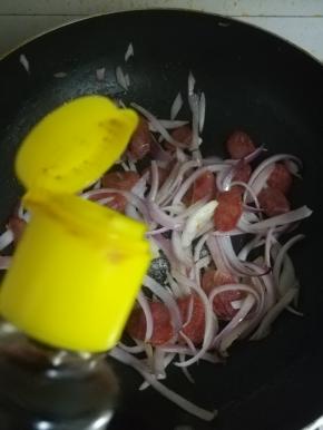 加入六月鲜，提味。