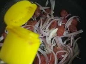 加入六月鲜，提味。