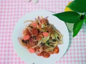 快手菜洋葱腊肠好了。