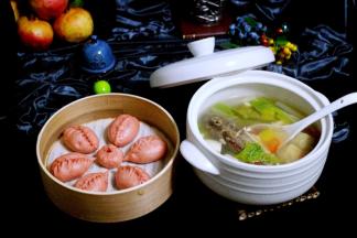 颜值担当的柳叶包子和鲜美无比滴清炖鱼汤就做好了