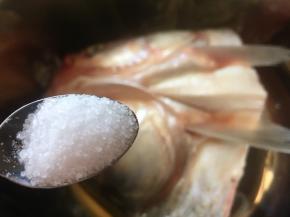 加入一勺的盐；