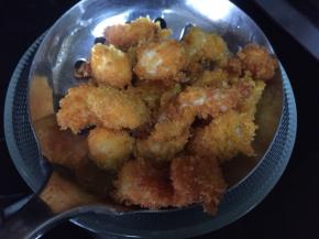 炸至酥脆，表面金黄，捞出，沥油；