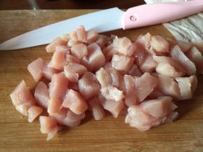 切成小肉丁；