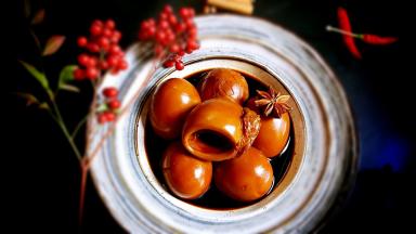 11.吃不完的鸡蛋可以在酱油中继续浸泡。