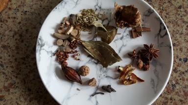 5.将所有香料准备好。