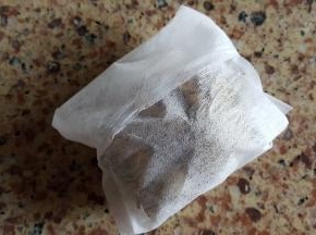 6.将香料放入一个无纺袋中。