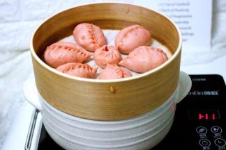 美美滴柳叶包子出锅了、记住包子不要包的太大哟