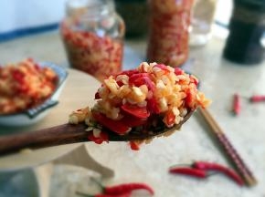 装入无水无油的玻璃瓶中，就可以了；