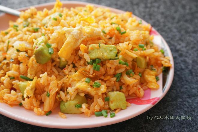 泡菜牛油果炒饭