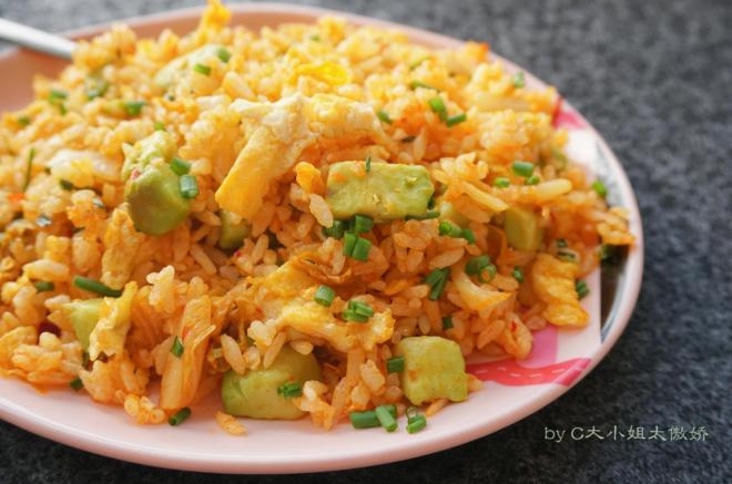 泡菜牛油果炒饭