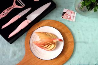 怎么样，是不是很简单啊，苹果天天吃，换个花样吃更有新意，而且摆这么漂亮一只天鹅在餐桌上，多赏心悦目啊。