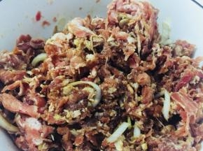 然后翻拌均匀，腌制半小时左右