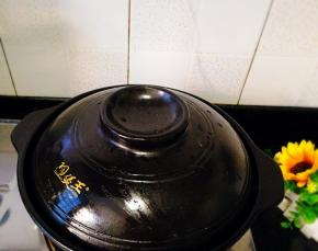 盖上盖子，中小火煲20