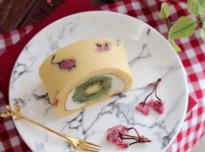 温暖的午后，来一块蛋糕，享受生活的美好。