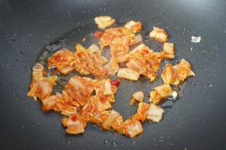 热油锅，炒泡菜