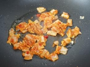 热油锅，炒泡菜