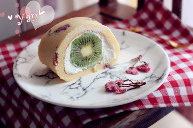 樱花蛋糕卷（奶油奇异果馅）