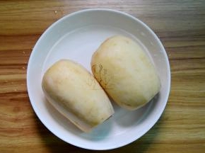 莲藕刨去皮
