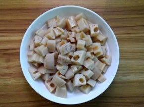 煮好的藕切小块