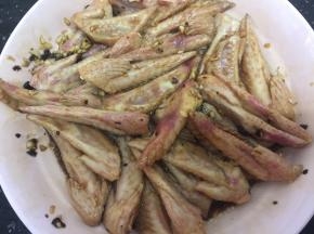 拌均匀，腌制1小时，半小时翻拌一次