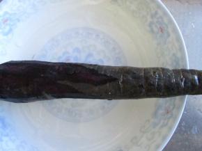 其实里面是深紫色，我忘记切个断面了，越往里面颜色越淡些。