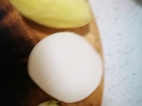 土豆，白萝卜去皮洗净擦干