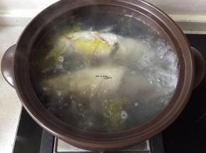 放入煎好的鱼