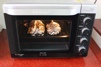 烤箱预热，180度，上下火，30分钟；PS每个烤箱不同，烤温和时间略有差异