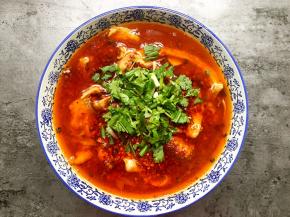 摆上香菜小葱就做好了。