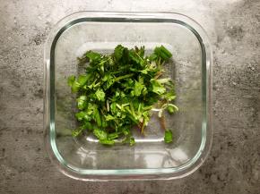 切成小段备用。