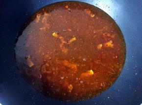 加适量清水煮开。