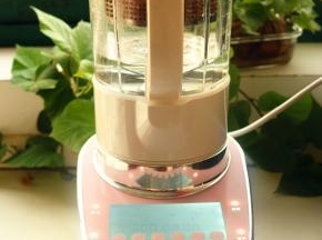 盖上盖子，并旋转到位。