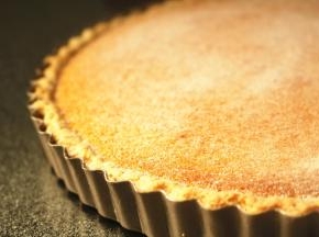 烤的过程中南瓜的香气满屋都是，好闻极了，表面筛糖粉装饰。