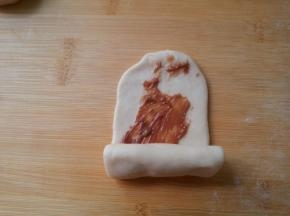 从下向上卷起。