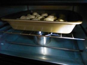 放入烤箱，下面放一碗热水，进行二次自然发酵。