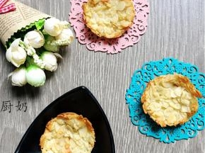 等杏仁瓦片放凉后再脱模食用。