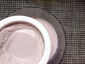 打好的花生浆过滤一下。