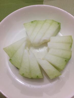 冬瓜洗干净去皮切成块