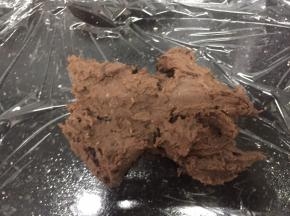 放到保鲜膜上
