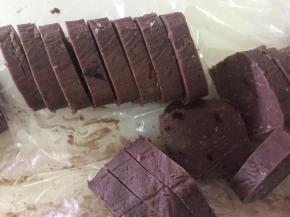 180度预热烤箱
取出，切成5mm厚一片
