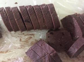 180度预热烤箱
取出，切成5mm厚一片

