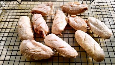 在晾干表面水分。