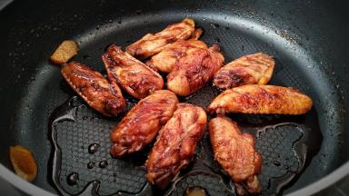 汤汁收尽即可出锅。