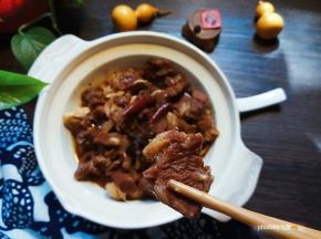 唉，秋膘贴起，又吃多了。
大口吃肉，大口啤酒。过瘾。