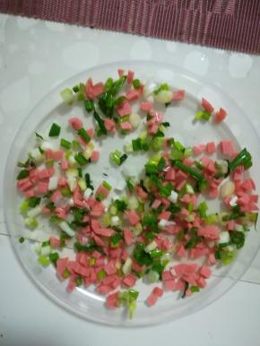 加点油盐，搅拌均匀。