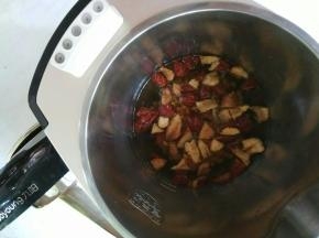 加入清水，至标准水位线。