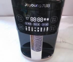 垂直放好刀头，接通电源。