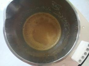 二十多分钟后，提示音响起，豆浆做好了。精工细作，破壁无需过滤。